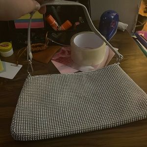 I’m selling a bag for prom for women if anyone likes